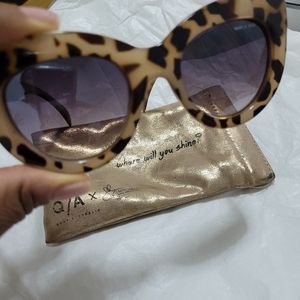 Super cute Quay×Shay Sunglasses